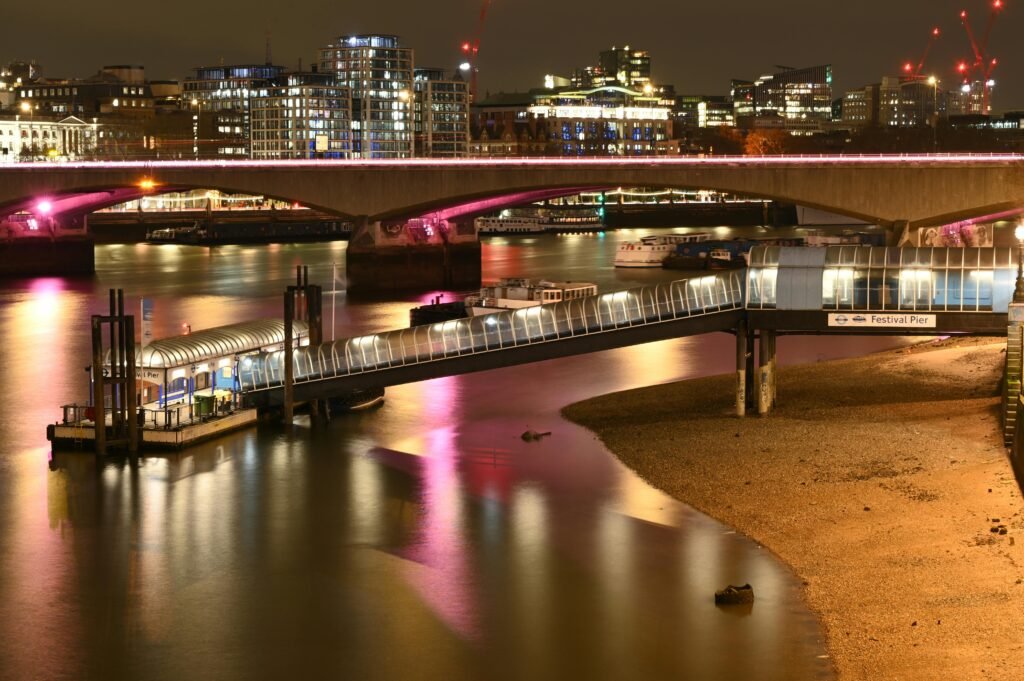 Thames river cruise London